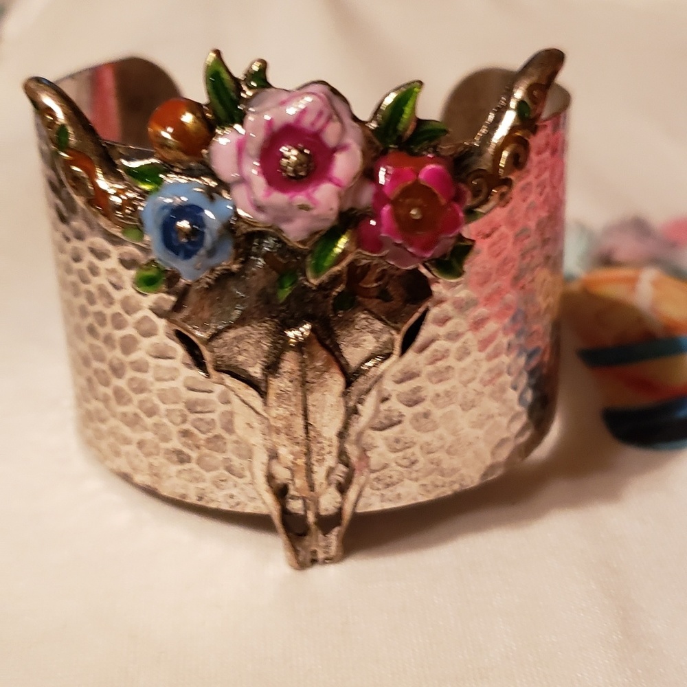 Shirt/bracelet